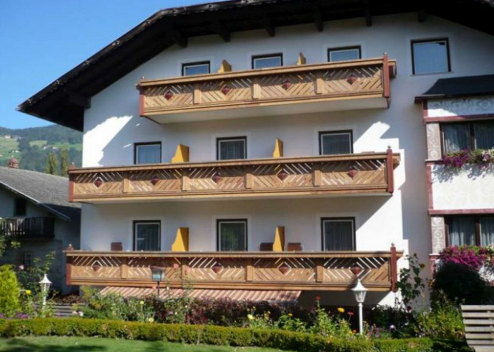 Hotel-Alpenrose Rodeneck1